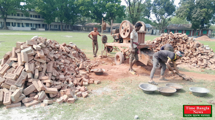 পঞ্চগড়ের তেঁতুলিয়ায় সীমানা প্রাচীর নির্মাণে ব্যবহার হচ্ছে নিম্নমানের ইট